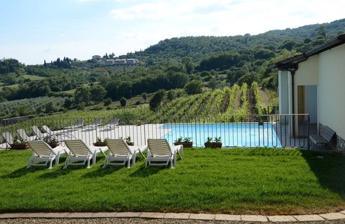 Capolona Apartment | Beautiful apartment for 2 guests with WIFI, pool, TV and pets allowed, close to Arezzo