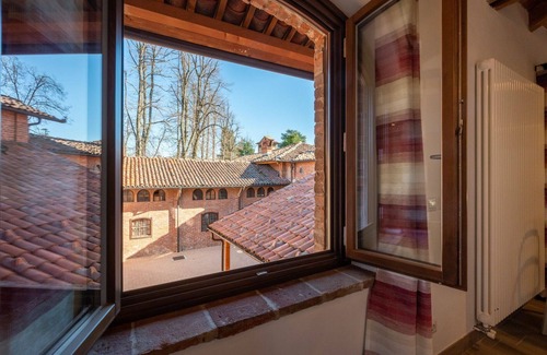 Mondovi Apartment | Beautiful apartment for 3 people with WIFI, TV, patio, pets allowed and parking