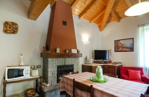 Vignola Apartment | Beautiful apartment for 4 guests with TV and balcony
