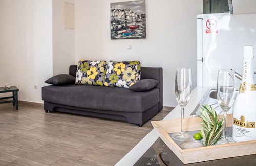 Sveti Juraj Apartment | Beautiful apartment for 4 guests with WIFI, A/C, TV and balcony