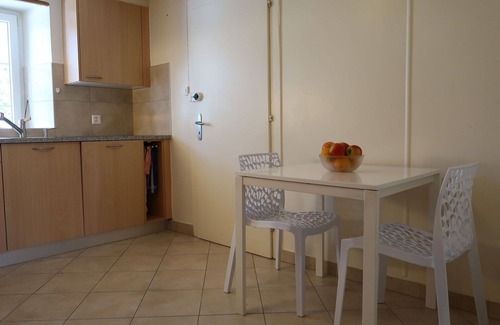 Villette Apartment | Beautiful apartment for 4 people with WIFI, TV, patio, pets allowed and parking