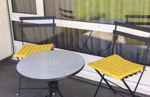 Saanen Apartment | Beautiful apartment for 2 people with WIFI, balcony, pets allowed and parking
