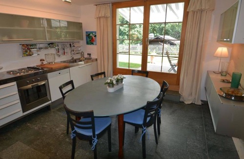 Schoenried Apartment | Beautiful apartment for 6 guests with WIFI, balcony and pets allowed