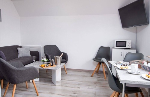 Norddeich Apartment | Beautiful apartment for 3 people with WIFI, TV and balcony