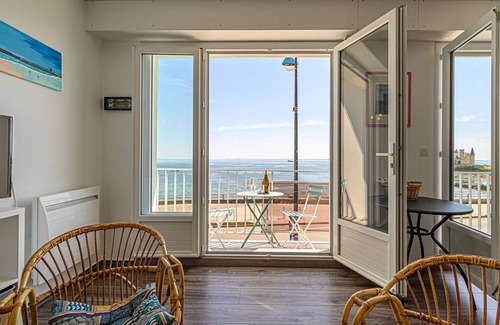 Morbihan Apartment | Beautiful apartment for 4 people with WIFI, TV, balcony and parking