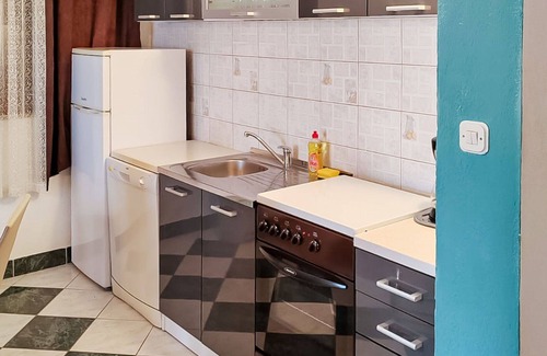 Ribarica Apartment | Beautiful apartment for 6 guests with WIFI, A/C, TV and terrace