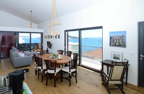 Seget Apartment | Beautiful apartment for 4 people with pool, WIFI, A/C, TV and balcony