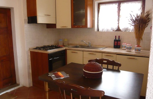 Il Poggio Apartment | Beautiful apartment for 2 guests with WIFI, pool, TV, patio, pets allowed and panoramic view