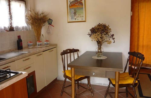 Il Poggio Apartment | Beautiful apartment for 2 guests with WIFI, pool, TV, patio, pets allowed and panoramic view
