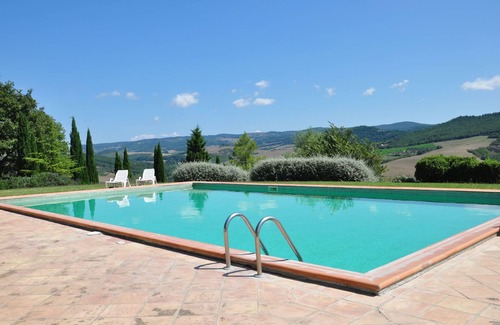 Il Poggio Apartment | Beautiful apartment for 2 guests with WIFI, pool, TV, patio, pets allowed and panoramic view