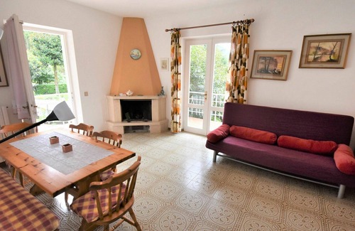 Vesta Apartment | Beautiful apartment for 6 guests with WIFI, TV, balcony, pets allowed and parking