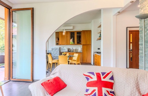Naggio Apartment | Beautiful apartment for 4 people with WIFI, A/C, TV, balcony and pets allowed