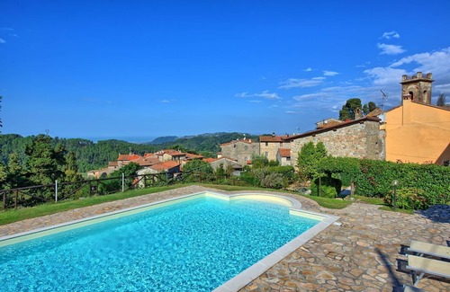 Massarosa Apartment | Beautiful apartment for 4 guests with pool, WIFI, TV and panoramic view, close to Viareggio