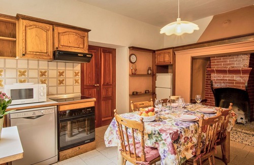 Tavernerio Apartment | Beautiful apartment for 4 people with WIFI, TV, patio and pets allowed