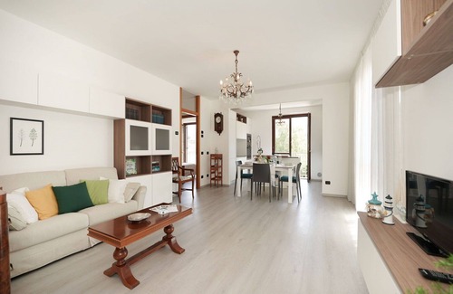 Luino Apartment | Beautiful apartment for 4 guests with WIFI, TV and balcony