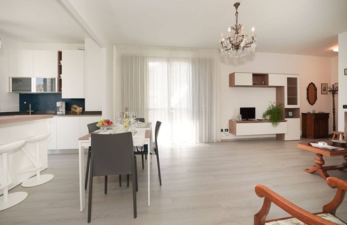 Luino Apartment | Beautiful apartment for 4 guests with WIFI, TV and balcony