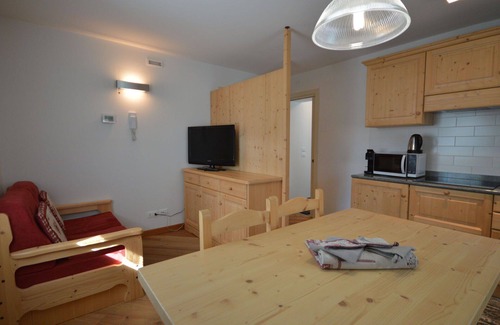 Raveo Apartment | Beautiful apartment for 2 guests with WIFI, TV, patio and pets allowed