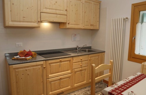 Raveo Apartment | Beautiful apartment for 2 guests with WIFI, TV, patio and pets allowed