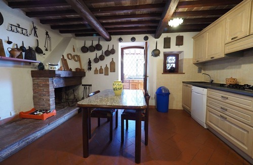 Volterra Apartment | Beautiful apartment for 6 people with pool, WIFI and panoramic view, close to San Gimignano