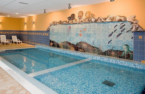 Strunjan Apartment | Beautiful apartment for 4 guests with A/C, pool, TV, balcony, pets allowed and parking