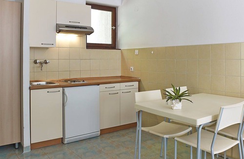 Strunjan Apartment | Beautiful apartment for 4 guests with A/C, pool, TV, balcony, pets allowed and parking