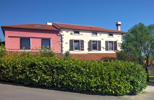 Truske Apartment | Beautiful apartment for 6 people with A/C, WIFI, pool, balcony, pets allowed and panoramic view