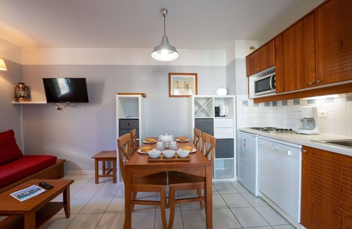 Maubuisson Apartment | Beautiful apartment for 4 people with WIFI, pool, TV, balcony and pets allowed