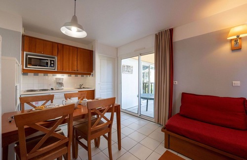 Maubuisson Apartment | Beautiful apartment for 4 people with WIFI, pool, TV, balcony and pets allowed