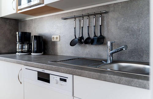 Sellin Villa | Beautiful apartment in villa for 4 people with WIFI, TV, terrace and pets allowed