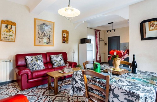 Menerbes House | Beautiful apartment in villa for 2 guests with WIFI, TV and patio