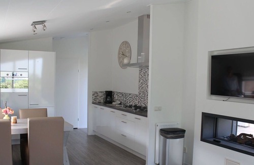 Bemelen House | Beautiful apartment in villa for 4 people with WIFI, pool, A/C, TV, terrace and parking