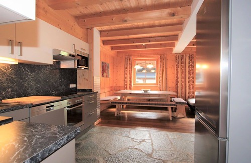 Juns House | Beautiful apartment in villa for 9 people with WIFI, TV and terrace