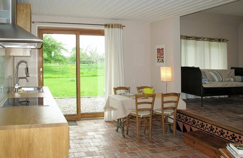 Victot - Pontfol House | Beautiful apartment in villa for 3 guests with WIFI, pool, TV, patio, pets allowed and parking