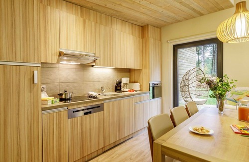 Morton House | Beautiful apartment in villa for 6 guests with WIFI, hot tub, pool, TV, terrace and parking