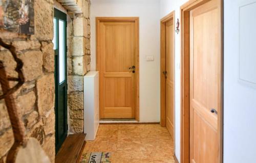 Citluk Apartment | Beautiful Apartment In Hrvace With Wifi
