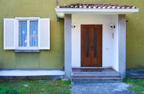 Dervio House | Beautiful apartment in villa for 16 guests with WIFI, TV, balcony and pets allowed