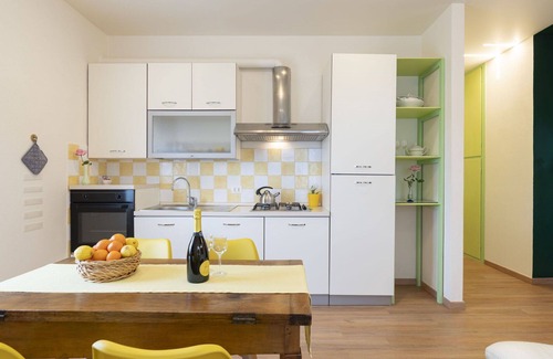 Costa dʼOneglia Villa | Beautiful apartment in villa for 4 guests with WIFI, TV, patio, pets allowed and panoramic view