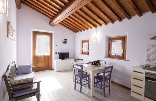 Larciano House | Beautiful apartment in villa for 4 guests with hot tub, A/C, WIFI, pool, TV and panoramic view