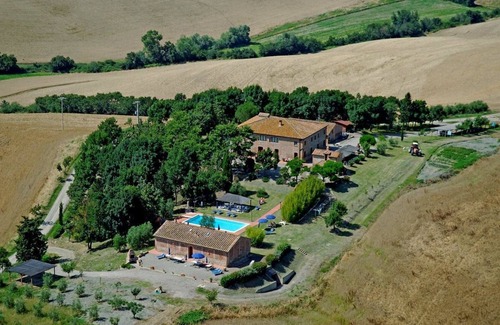 Peccioli Villa | Beautiful apartment in villa for 4 people with pool, WIFI and panoramic view