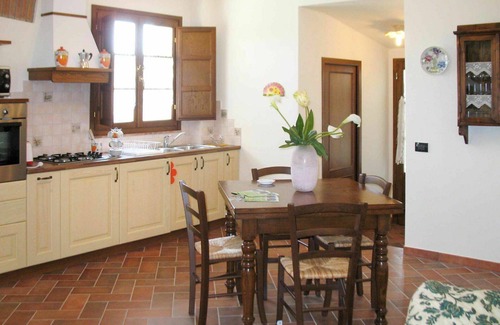 Montecarlo Villa | Beautiful apartment in villa with pool, WIFI, TV, terrace, pets allowed, panoramic view and park.