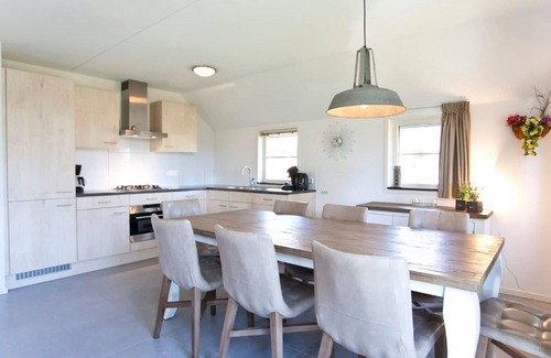 Noordoostelijk van Schaarsbergen House | Beautiful apartment in villa for 8 people with pool, WIFI, TV and terrace