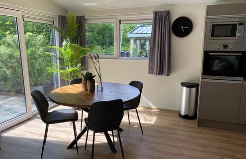 Noordoostelijk van Schaarsbergen House | Beautiful apartment in villa for 4 people with WIFI, pool, TV and terrace