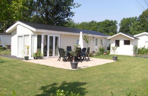 Schaarsbergen House | Beautiful apartment in villa for 4 guests with pool, WIFI, TV, terrace and parking