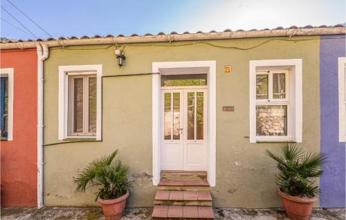 Osor Apartment | Beautiful Apartment In Osor With Kitchen