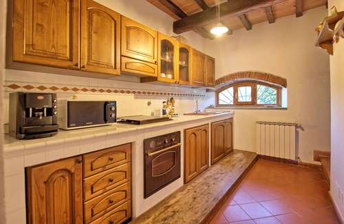 Montebonello Villa | Beautiful apartment in villa for 6 guests with WIFI, pool, TV, veranda and pets allowed