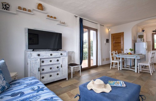 Cugnana Verde House | Beautiful apartment in villa for 6 people with WIFI, TV, patio and parking