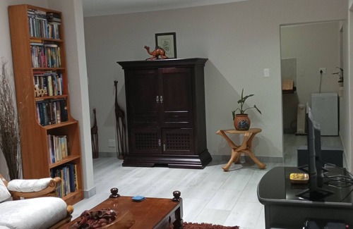 Pretoria Apartment | Beautiful Apartment in the heart of Pretoria. Very close to Brooklyn and Menlyn.