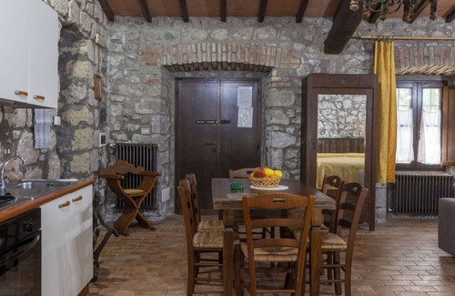 Bagnoregio Villa | Beautiful apartment in villa for 8 people with pool, WIFI, TV, patio and pets allowed