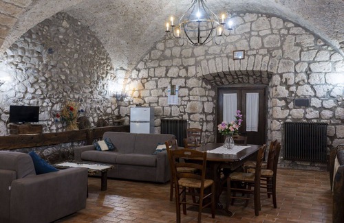 Bagnoregio Villa | Beautiful apartment in villa for 8 people with pool, WIFI, TV, patio and pets allowed