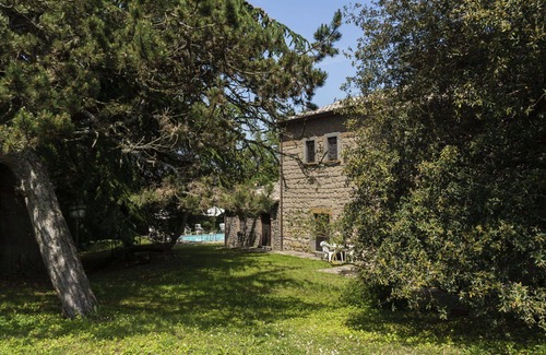 Bagnoregio Villa | Beautiful apartment in villa for 6 guests with pool, WIFI, TV, patio and pets allowed